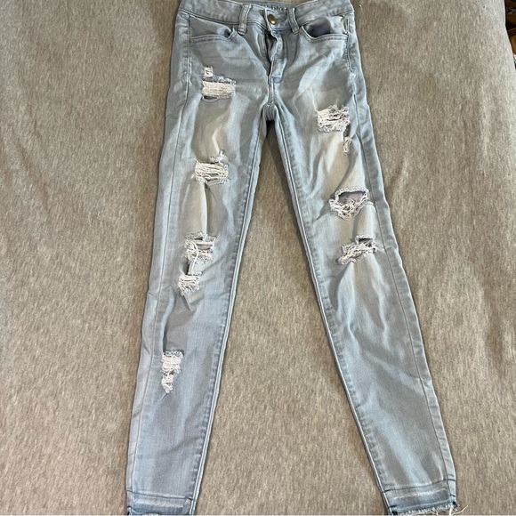 American Eagle Outfitters Light Wash Skinny Jeans Distressed - Picture 1 of 6